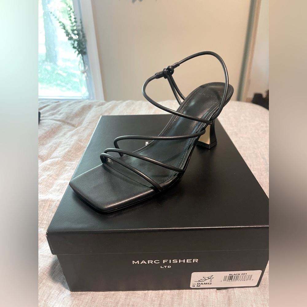 Marc Fisher “Dami” black strappy sandal size 9